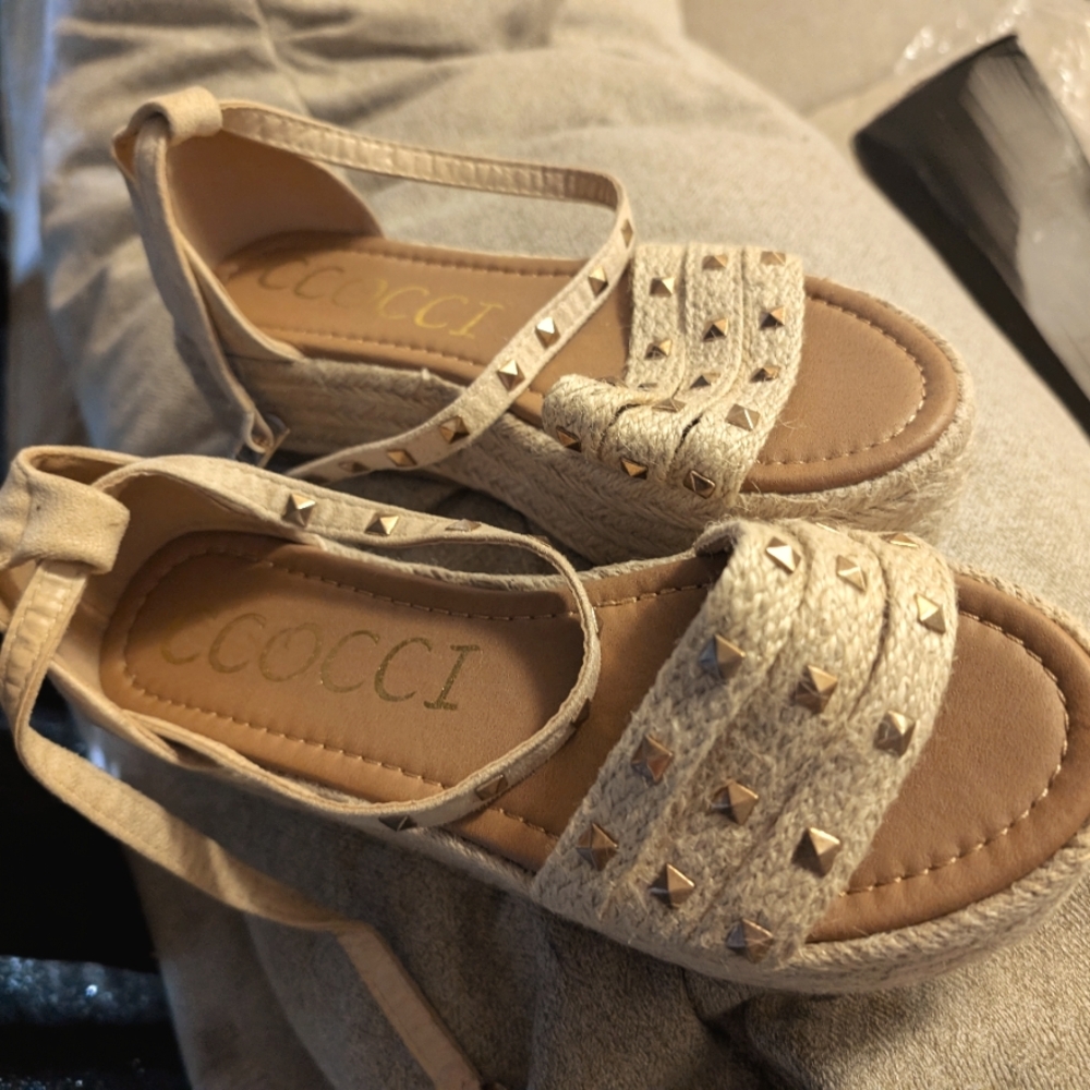 Women's shoes